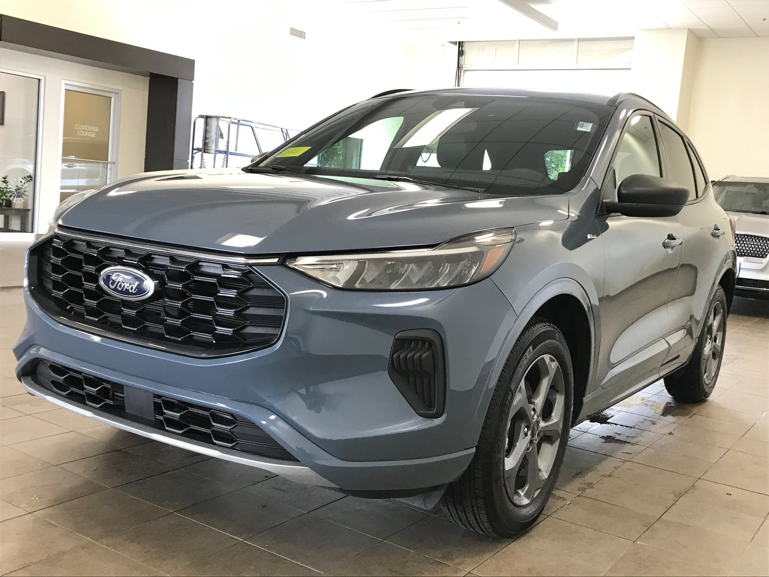 Used 2024 Ford Escape ST-Line w/ Tech Pack #1 AWD/4WD image 4