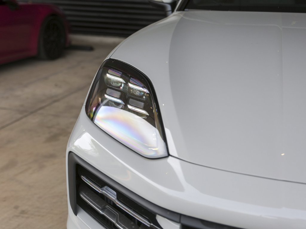 Certified 2026 Porsche Cayenne AWD/4WD image 11