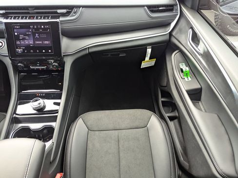 New 2025 Jeep Grand Cherokee Altitude RWD image 16