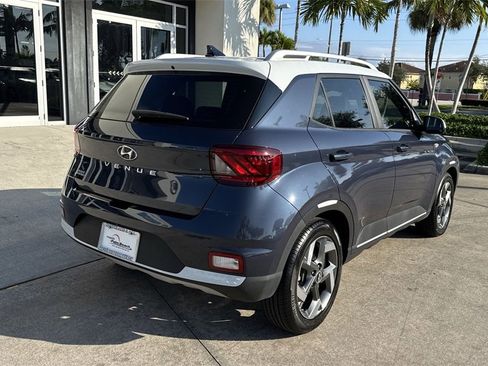 Used 2022 Hyundai Venue Limited image 4