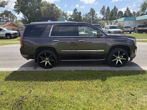 Used 2016 Cadillac Escalade Luxury AWD/4WD image 3