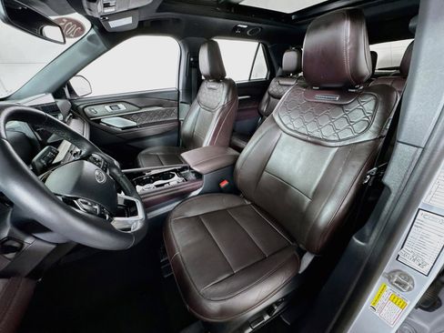Used 2025 Ford Explorer Platinum w/ LUX Leather Package AWD/4WD image 16