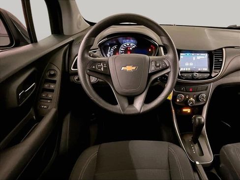 Used 2019 Chevrolet Trax LS w/ Tint and Cruise Package FWD image 5