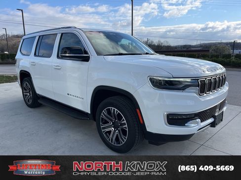 Used 2024 Jeep Wagoneer Series II w/ Flexible Seating Group image 31