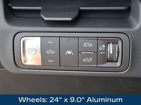 Used 2025 GMC Sierra EV Denali AWD/4WD image 9