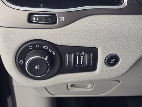 Used 2019 Jeep Cherokee Limited image 22