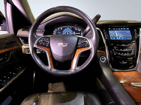 Used 2018 Cadillac Escalade Luxury image 8