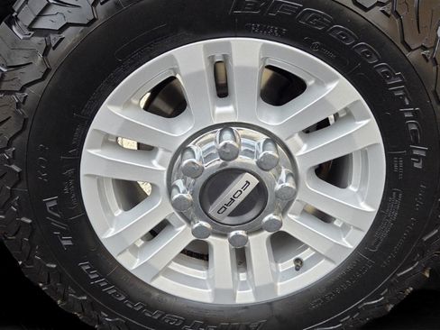 Used 2019 Ford F250 XLT w/ XLT Value Package image 16