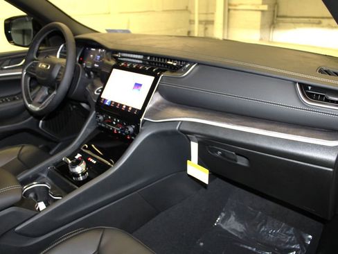 New 2025 Jeep Grand Cherokee Limited w/ Luxury Tech Group II image 33