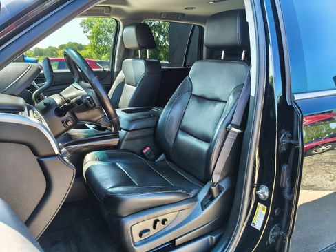 Used 2017 GMC Yukon SLT AWD/4WD image 2