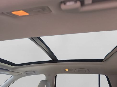 Used 2019 Volkswagen Atlas SE w/ Panoramic Sunroof Package AWD/4WD image 13