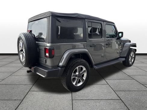 Used 2018 Jeep Wrangler Unlimited Sahara image 5