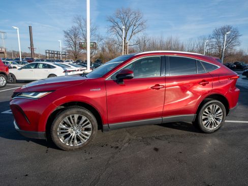 Used 2021 Toyota Venza Limited w/ Advanced Technology Package image 3