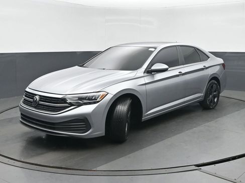 Used 2023 Volkswagen Jetta SE w/ Panoramic Sunroof Package FWD image 7