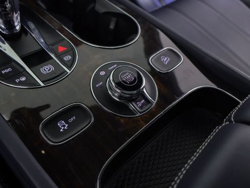 Used 2019 Bentley Bentayga AWD/4WD image 22