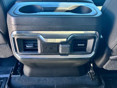 Used 2022 GMC Sierra 2500 SLT w/ SLT Premium Package image 12