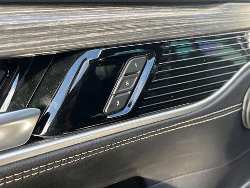 Used 2024 Jeep Wagoneer Series II w/ Flexible Seating Group image 11