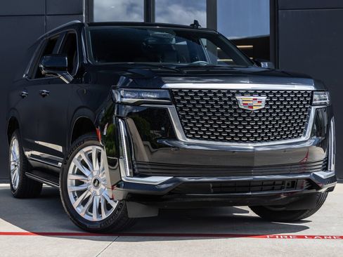 Used 2024 Cadillac Escalade Luxury RWD image 2
