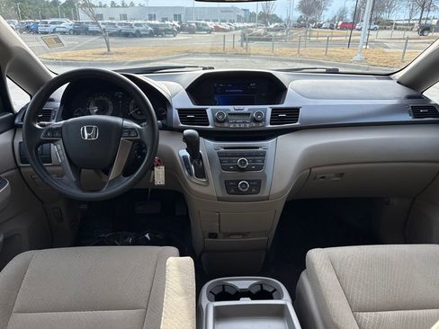Used 2014 Honda Odyssey LX image 16
