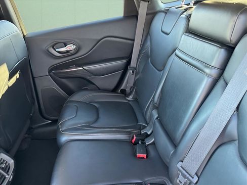 Used 2016 Jeep Cherokee Limited image 9