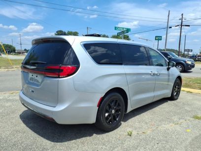 Used 2023 Chrysler Pacifica Touring-L