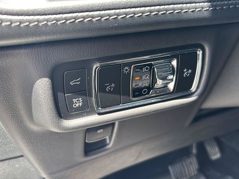 Used 2023 Lincoln Nautilus AWD w/ Premium Package image 18
