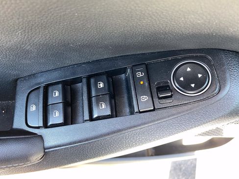 Used 2024 Kia Seltos S FWD image 19