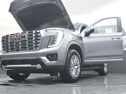 Used 2025 GMC Yukon Denali RWD image 47