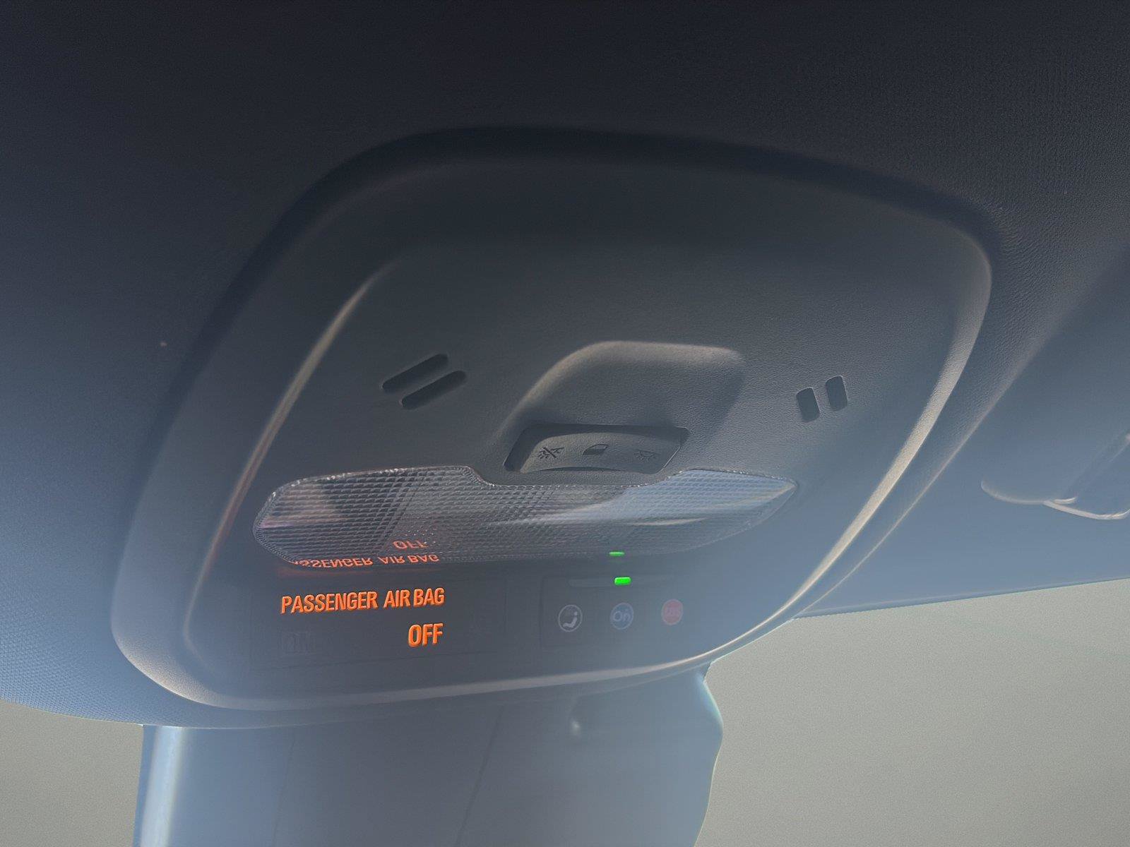 Used 2025 Chevrolet Trax RS FWD image 31