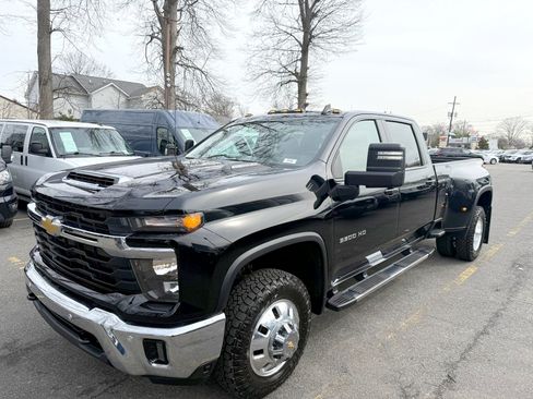 Used 2025 Chevrolet Silverado 3500 LT w/ Safety Package AWD/4WD image 3