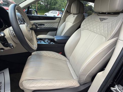 Used 2020 Bentley Bentayga Plug-In Hybrid AWD/4WD image 18
