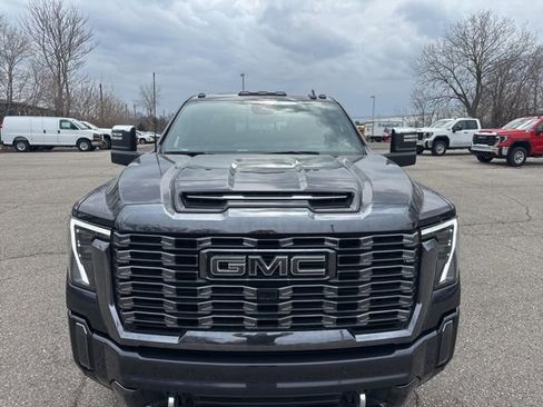 Used 2024 GMC Sierra 2500 Denali Ultimate w/ Max Trailering Package image 3