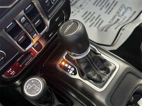 Used 2025 Jeep Gladiator Mojave image 25