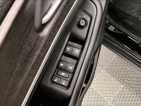 Used 2023 Jeep Grand Cherokee L Limited AWD/4WD image 31