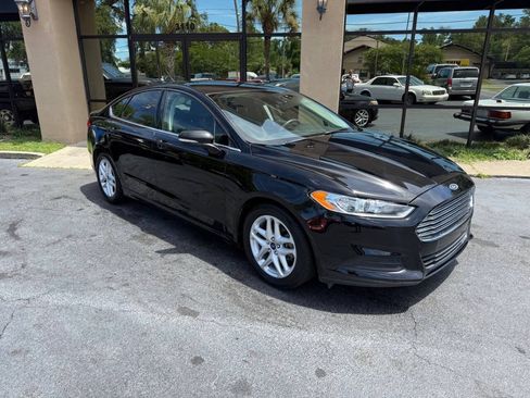 Used 2016 Ford Fusion SE FWD image 2