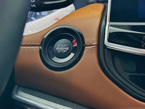 Certified 2024 Jeep Compass Limited image 22