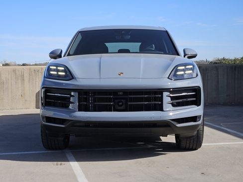 Certified 2025 Porsche Cayenne image 11