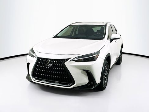 Used 2024 Lexus NX 250 FWD w/ Towing Package (2000 Lbs) image 3