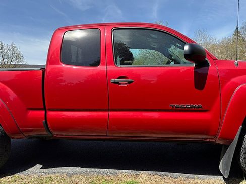 Used 2015 Toyota Tacoma 4x4 Access Cab V6 w/ SR5 Package image 6