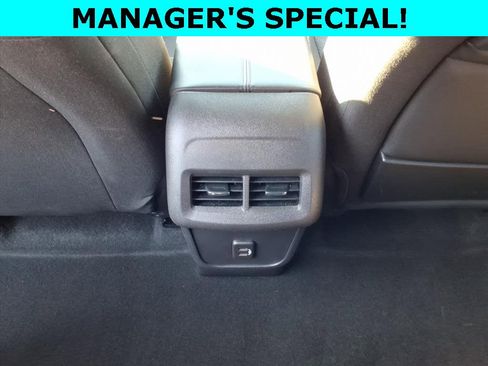 Used 2024 GMC Terrain SLE image 18