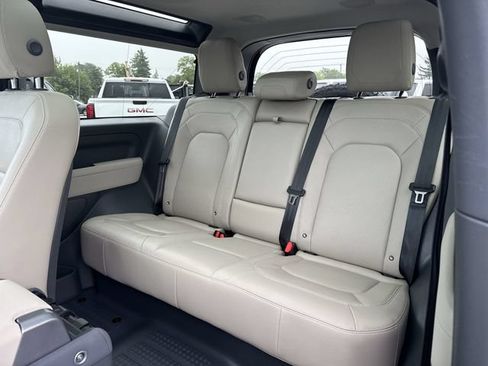 Used 2023 Land Rover Defender 90 SE AWD/4WD image 25