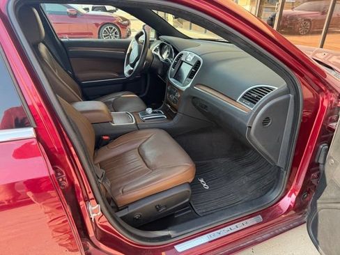 Used 2018 Chrysler 300 C w/ Sun, Sound & Nav Package RWD image 10