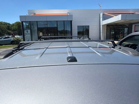 Used 2013 Chrysler Town & Country Touring FWD image 3