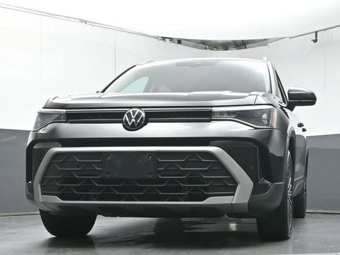 Used 2025 Volkswagen Taos SE FWD image 32