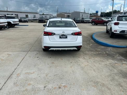 Used 2020 Nissan Versa S FWD image 6
