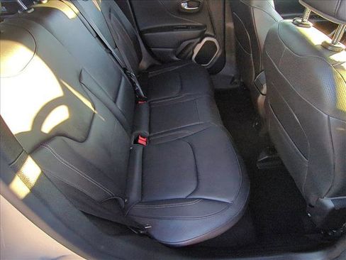 Used 2015 Jeep Renegade Limited image 20