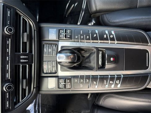 Used 2020 Porsche Macan S image 20