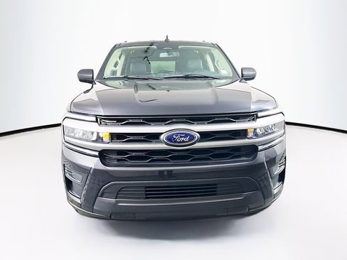 Used 2024 Ford Expedition Max XLT image 2