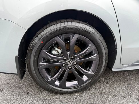 Used 2025 Toyota Sienna XSE image 34