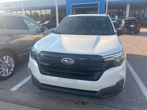 Used 2025 Subaru Forester Sport w/ Popular Package #1 AWD/4WD image 2
